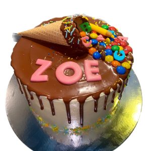 Torte rund naked mit Süssigkeiten