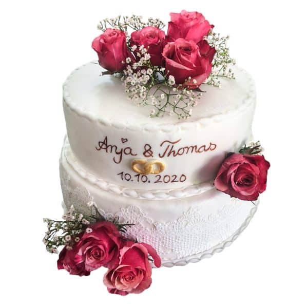 Hochzeitstorte weiß mit echten Rosen und Schleierkraut