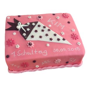 Torte rechteckig rosa mit ausgestochener Schultüte und Blumen