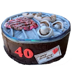 Torte Grill mit detailliertem Grillgut - Pilze, Steak und Wurst