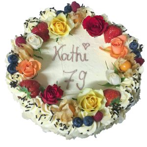 Naked Cake mit Sahne und Blumen