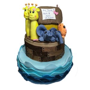 Tauftorte zweistöckig "Arche" mit modellierten Tierfiguren