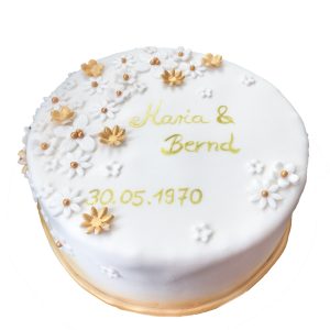 Hochzeitstorte Fondant mit essbarem Blütendekor