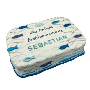 Rechteeckige Kommunionstorte silberne Wellen und blaue Fische
