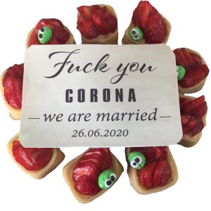 Hochzeit Marzipan Coronatörtchen mit Erdbeeren