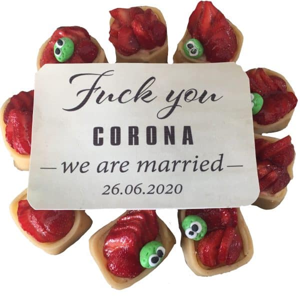 Hochzeit Marzipan Coronatörtchen mit Erdbeeren