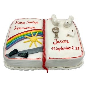 Kommunionstorte "Buch" mit Regenbogen, Sonne, Füßen, Tauben, kleiner Bibel und Kelch modelliert aus Fondant