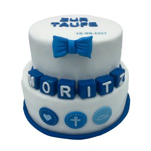 Tauftorte zweistöckig mit Namenswürfeln, Schleife und Symbolen
