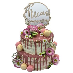 Zweistöckige Kommunionstorte naked cake mit Macarons und Rosen