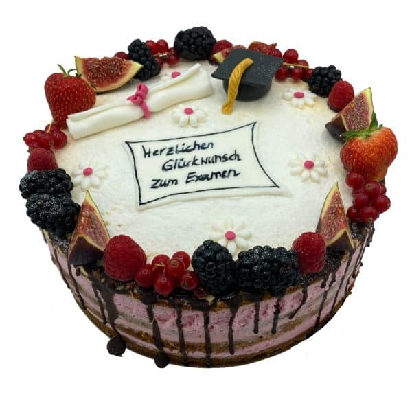 Torte Abi mit kleinem Hut "Mortarboard" aus Fondant, Beeren und Früchten