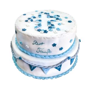 Zweistöckige Tauftorte mit Kreuz aus Blüten und verziertem Rand mit Wimpeln