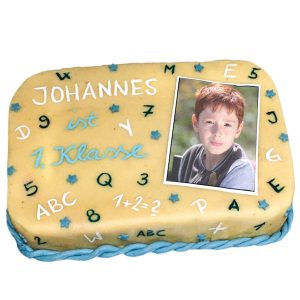 Torte rechteckig mit Buchstaben und Zahlen und Bild
