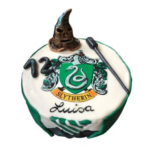 Torte Kindergeburtstag Harry Potter Slytherin mit Hut und Zauberstab